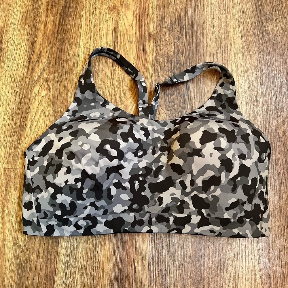 Athleta Advance Sports Bra Gray Black Camo 40D